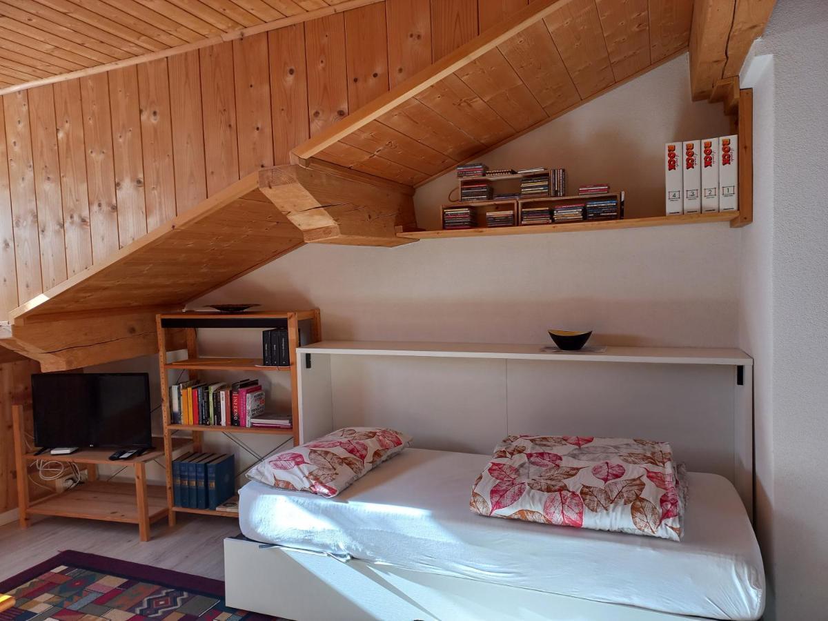Confortevole Mansarda Di Montagna Poschiavo Bagian luar foto