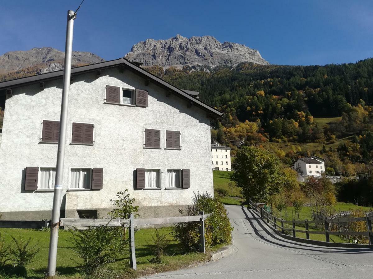 Confortevole Mansarda Di Montagna Poschiavo Bagian luar foto
