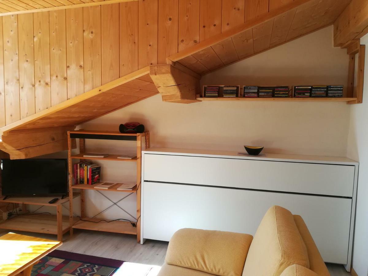 Confortevole Mansarda Di Montagna Poschiavo Bagian luar foto